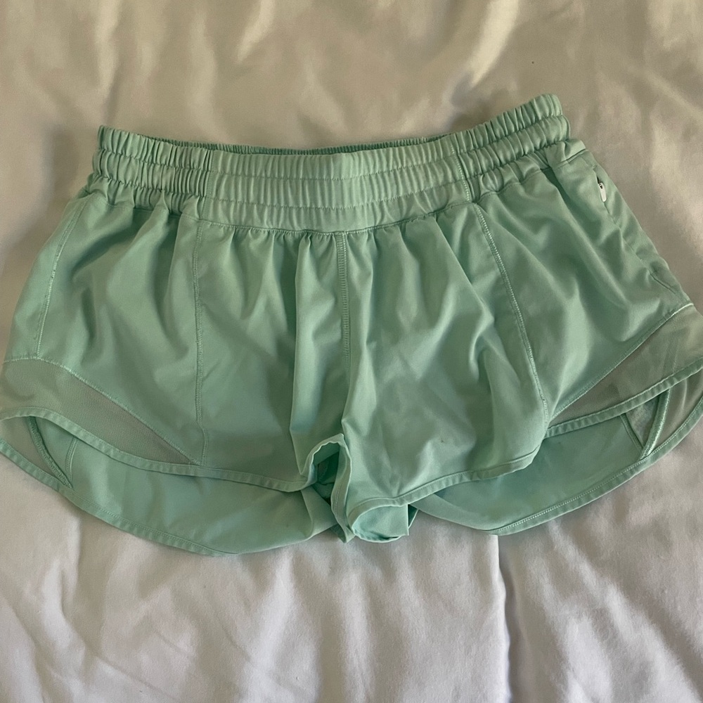 Lululemon Hotty hot shorts 2.5” inseam low rise - Picture 3 of 5